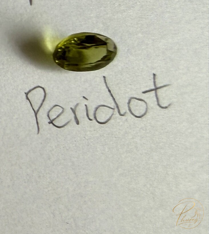 đá peridot rời màu lục ánh vàng tự nhiên, đá đại diện cho cung Sư Tử