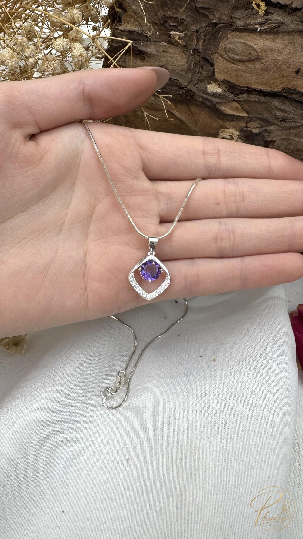 mặt dây chuyền bạc đá amethyst thạch anh tím giác tròn màu tím nhạt trong khung hình thoi