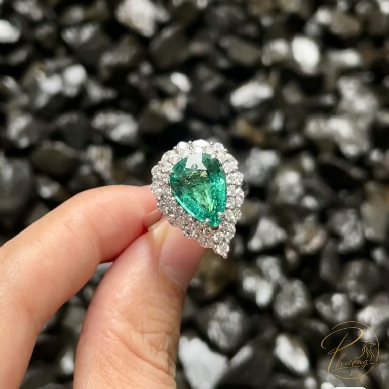 Nhẫn Emerald ngọc lục bảo tự nhiên xanh lá, đá hợp mệnh Mộc — mệnh Mộc hợp màu gì