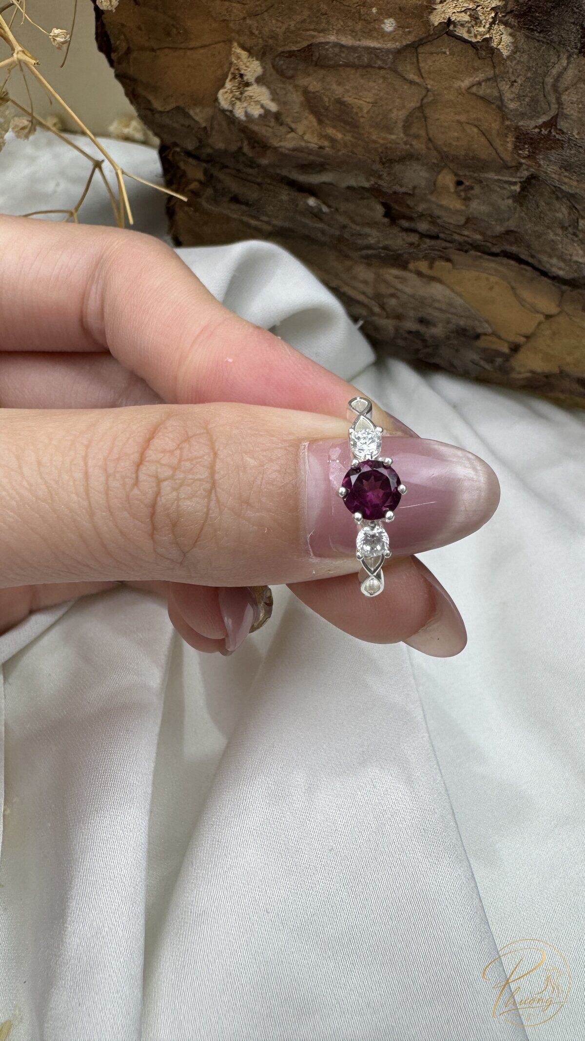 Nhẫn Garnet đỏ tự nhiên, đá tương sinh mệnh Thổ cho người sinh năm 1976