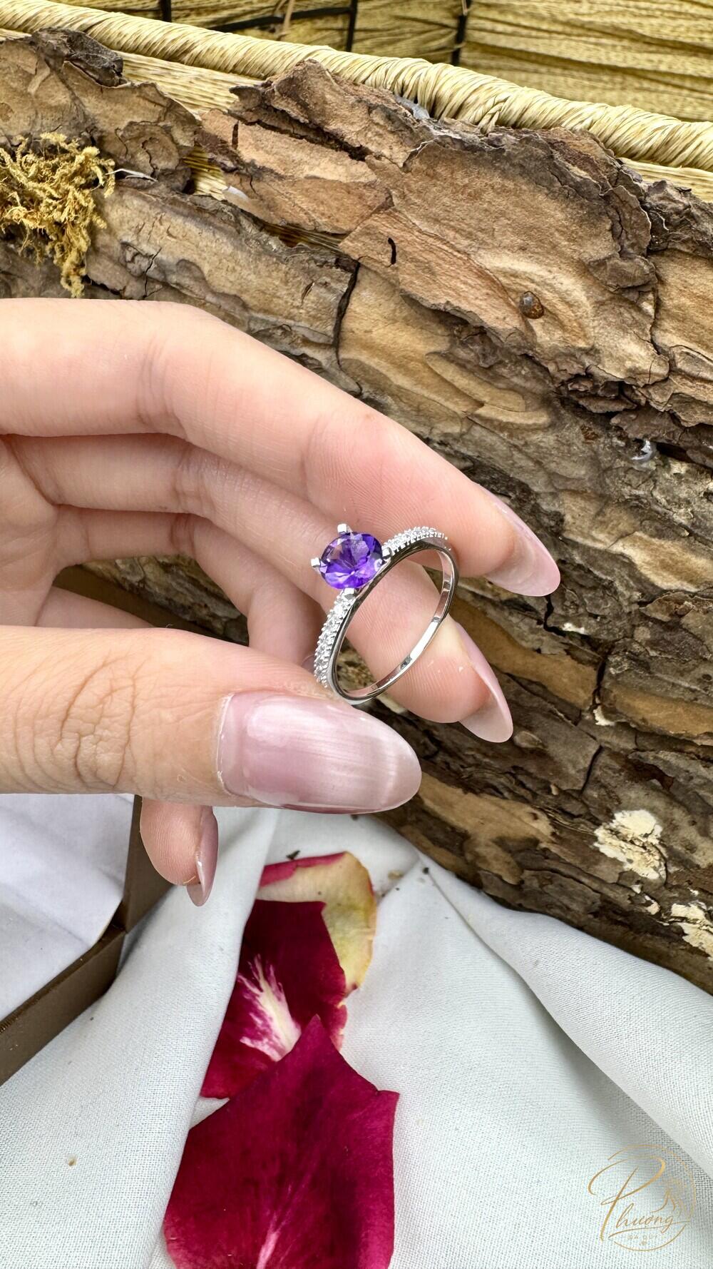 nhẫn bạc đính đá amethyst thạch anh tím tự nhiên màu tím đậm giác tròn