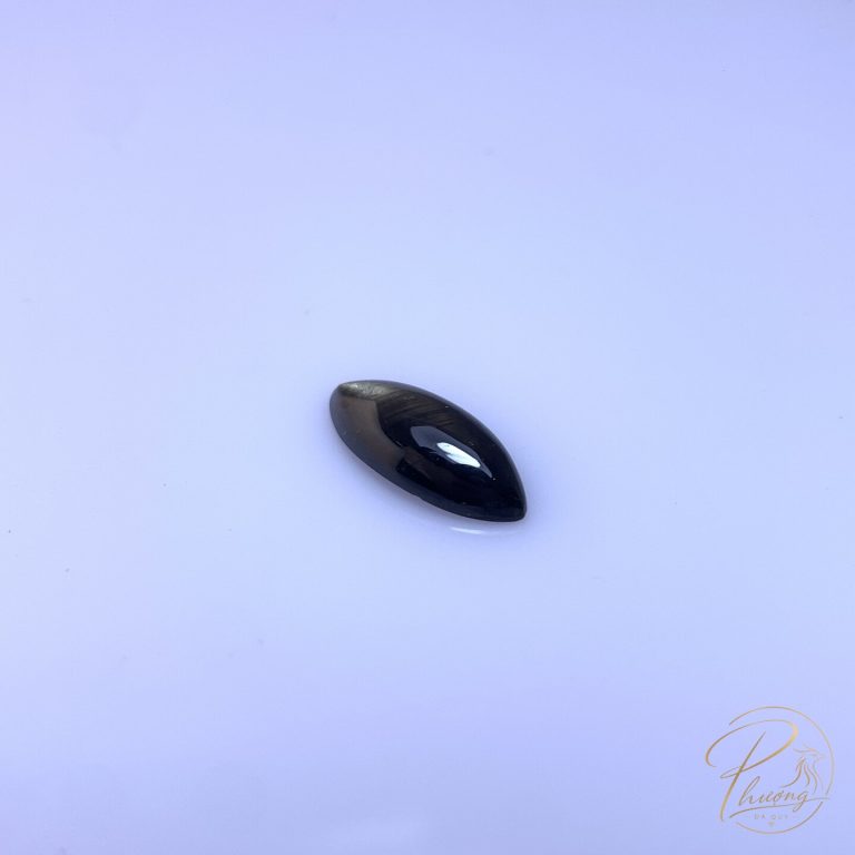 sapphire đen tự nhiên mài cabochon dáng hình thoi (marquise) trên nền trắng