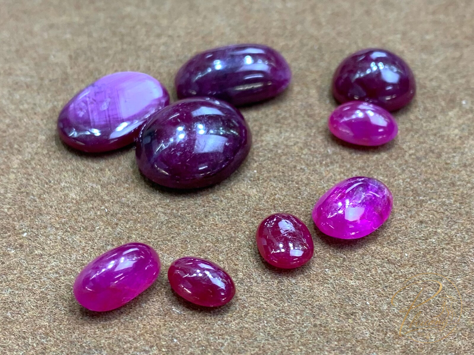 Ruby và Sapphire hồng tím mài cabochon mặt vòm trơn, nhiều kích cỡ