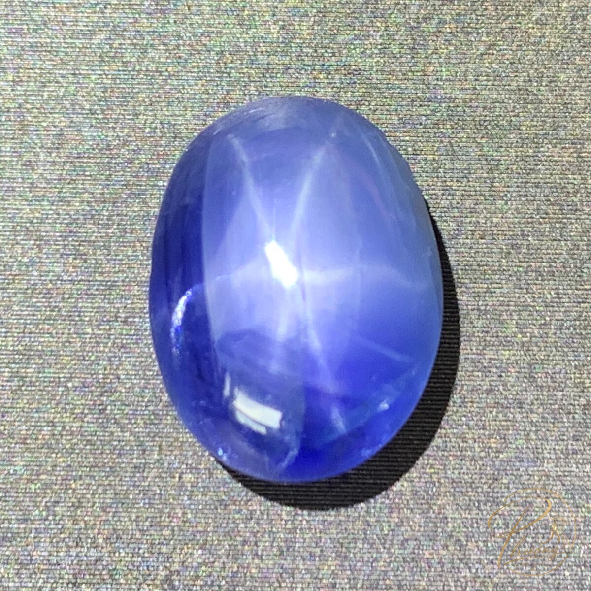 Sapphire sao xanh lam tự nhiên mài cabochon oval hiện sao sáu tia